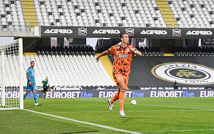 Cristiano Ronaldo fez dois gols sobre o Spezia