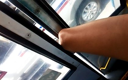 Motorista de ônibus que prendeu perna de passageira é afastado - Jornal Correio Motorista de ônibus que prendeu perna de passageira é afastado - Jornal Correio