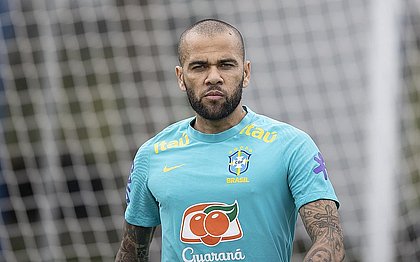 Acusado de ass&eacute;dio sexual, Daniel Alves &eacute; detido na Espanha - Jornal Correio