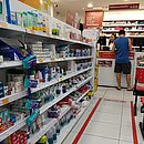 Prateleiras de farmácia no centro não têm mais álcool gel