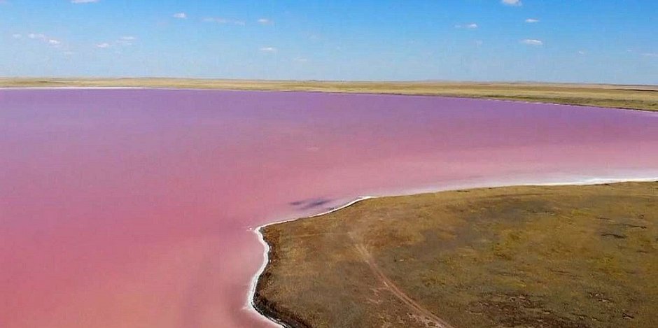 Lago Rosa &eacute; interditado ap&oacute;s boatos de que ele curaria covid-19