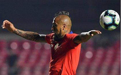 Após 10 anos, Arturo Vidal volta a defender a seleção chilena em Salvador 