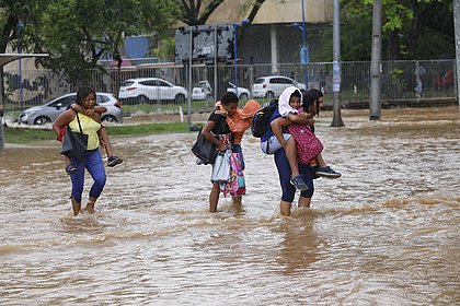 Torneira aberta: especialistas projetam chuva até julho em Salvador