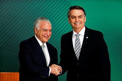 Temer sugere que Bolsonaro reconheça erros na pandemia e peça união pela vacina
