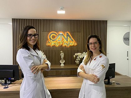 A Dra. Renata Brasileiro e a Dra. Carolina Benevides integram o corpo clínico da CAM Mais Mulher