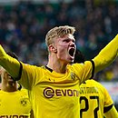 Haaland comemora após fazer o segundo gol do Dortmund