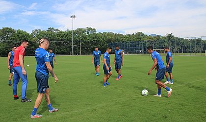No Rio de Janeiro, elenco do Bahia fez último treino de olho na partida contra o Grêmio