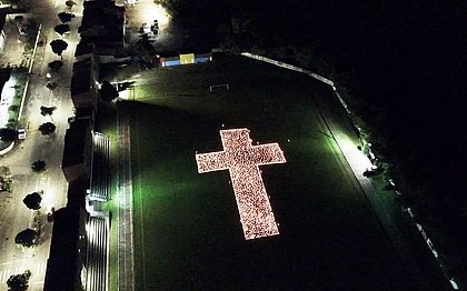 Grupo homenageia vítimas da covid com 2 mil velas na Bahia: ‘Essa dor é de todos’