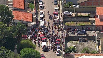 Adolescentes atiram dentro de escola e matam 8 pessoas em São Paulo