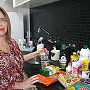 Para diminuir qualquer risco de contaminação Iracema passou a comprar mais produtos de limpeza e higiene por conta do coronavírus