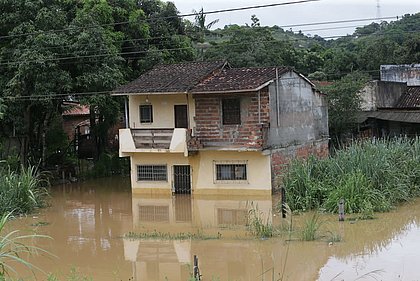 Vítimas das enchentes na Bahia vão receber auxílio do governo estadual