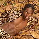 O modelo Daniel Reis, que já participou do Afro Fashion Day, é estrela da coleção Safari Wave da Meninos Rei