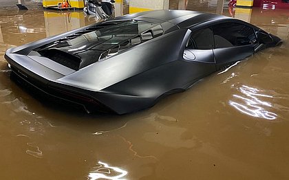 'Lamborghini aquática' seria pintada por Romero Britto e leiloada para caridade