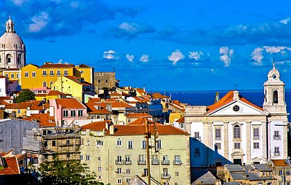 Parece Salvador mas é Lisboa: Bairro Alto, equivalente a nossa Cidade Alta 