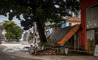 Marquise de restaurante desaba no bairro do Rio Vermelho.