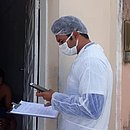 Agentes da Prefeitura de Ribeira do Amparo monitoram os visitantes