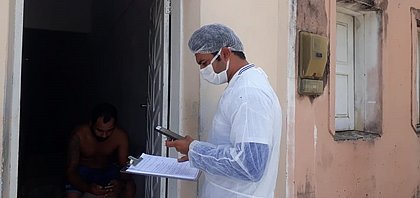 Agentes da Prefeitura de Ribeira do Amparo monitoram os visitantes