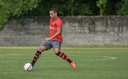 Roberto é um dos cinco atacantes contratados pelo Vitória para 2022