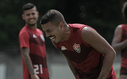 Thiago Carleto renova com o Vitória até 2021