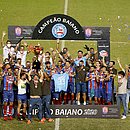 Elenco do Bahia comemora o 49º título estadual do clube