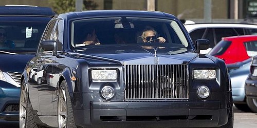 Lady Gaga ao volante de um Rolls-Royce Phantom 