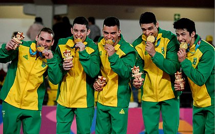 Da esquerda para a direita: Arthur Zanetti, Luis Porto, Caio Souza, Francisco Barretto e Arthur Mariano