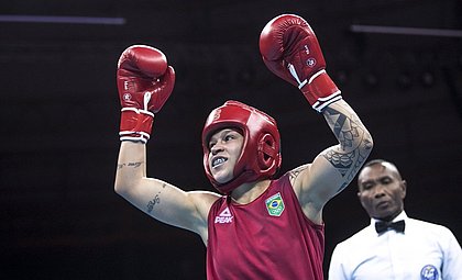 Bia Ferreira supera chinesa e é ouro no Mundial de boxe na ...
