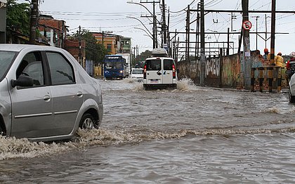 Chuva provocou transtornos em Salvador hoje