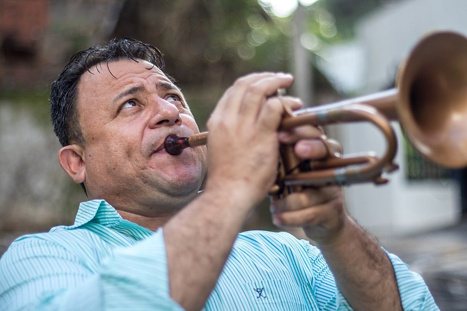 Sopro de solidariedade: músico doou mais de duas toneladas de alimentos em Salvador