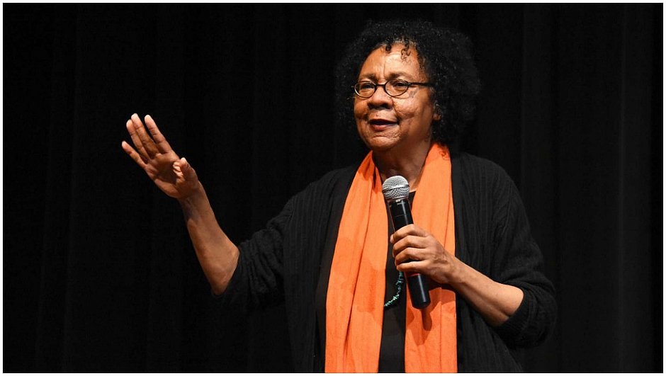Clássico do feminismo negro, obra de estreia de bell hooks é relançada no Brasil - Jornal CORREIO | Notícias e opiniões que a Bahia quer saber