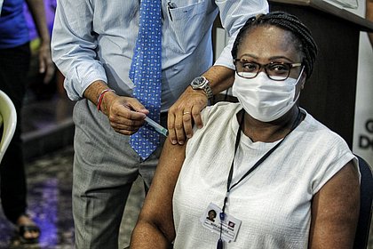 Mulheres lideram índice de vacinados contra a covid-19 em Salvador