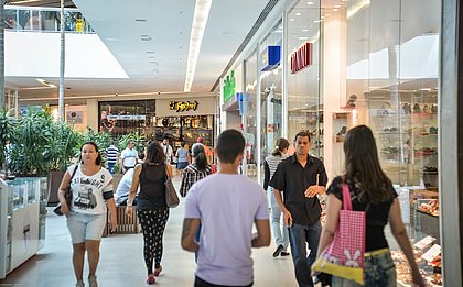 Cabula conta com vários shoppings e centros comerciais, como o Bela Vista, que reúne cerca de 200 operações