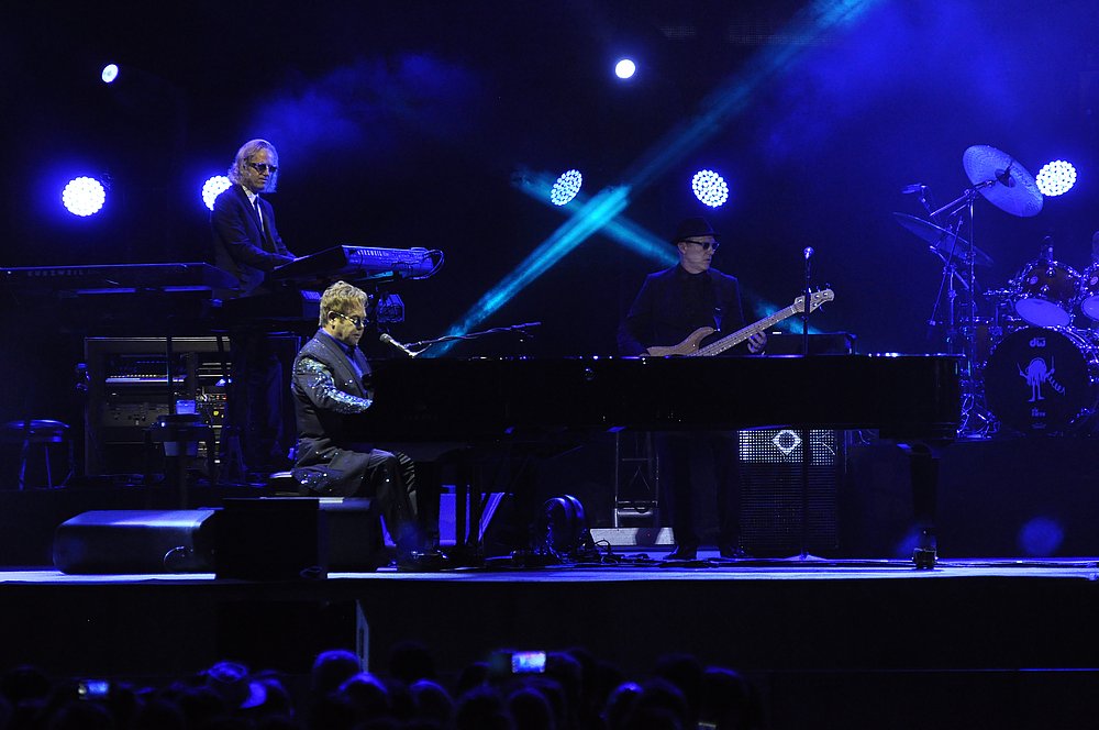 Em fevereiro de 2014, o astro inglês Elton John esteve na Arena Fonte Nova
