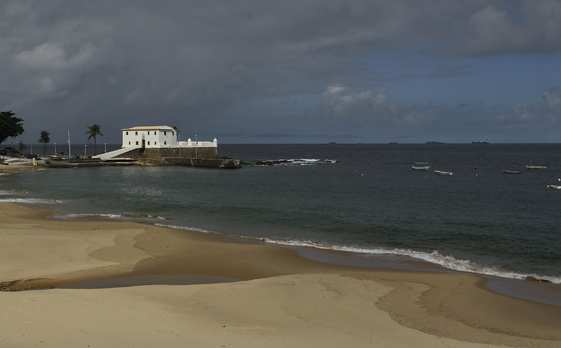 Praia do Porto da Barra foi uma das interditadas pela prefeitura de Salvador.