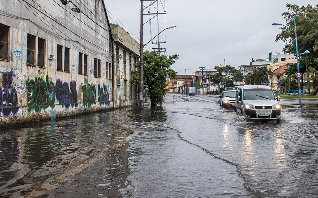 Na Ribeira, ruas ficaram alagadas.