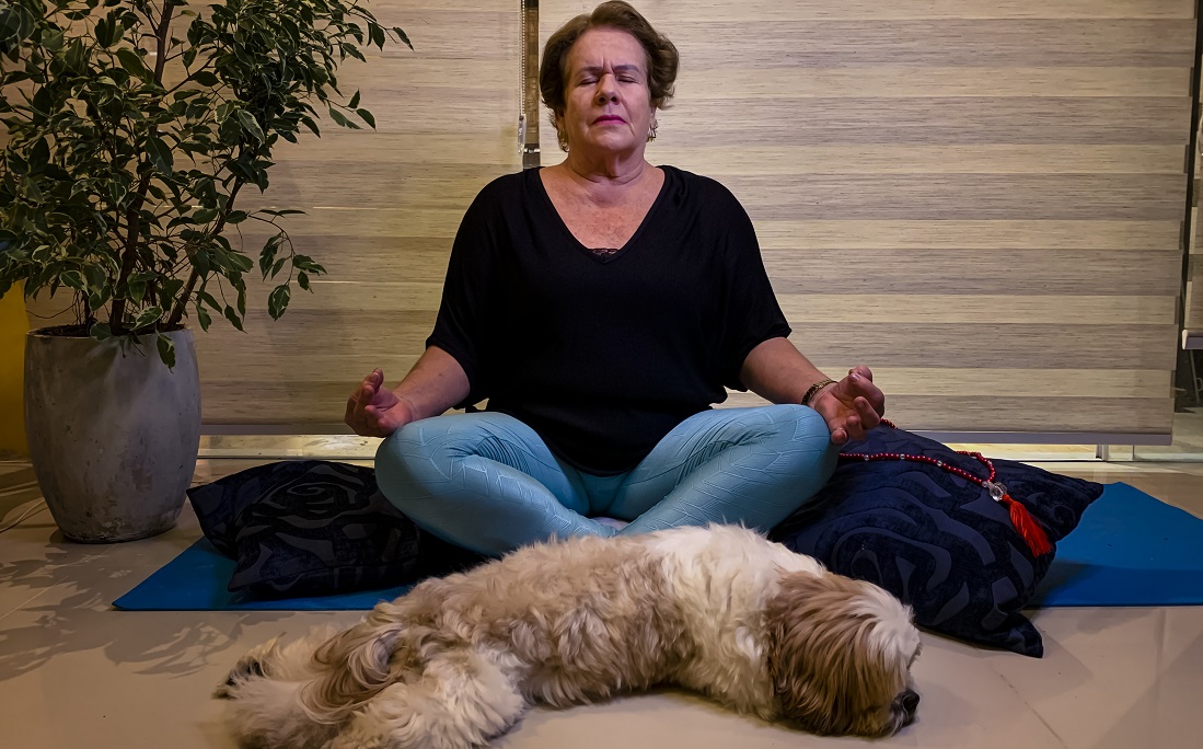 Cômodos da casa se transformaram em salas de meditação