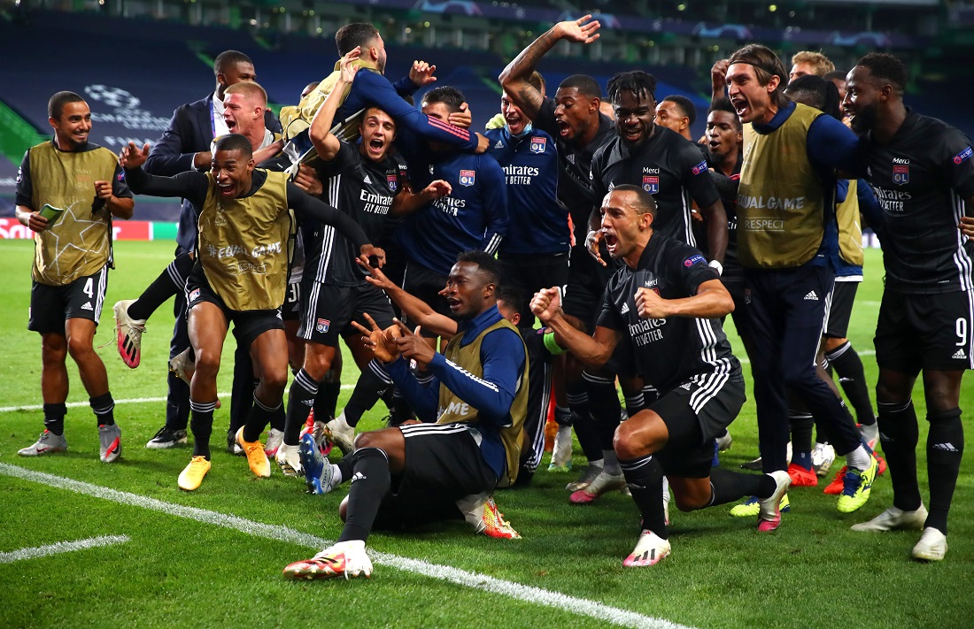 Jogadores do Lyon comemoram a vaga na semifinal