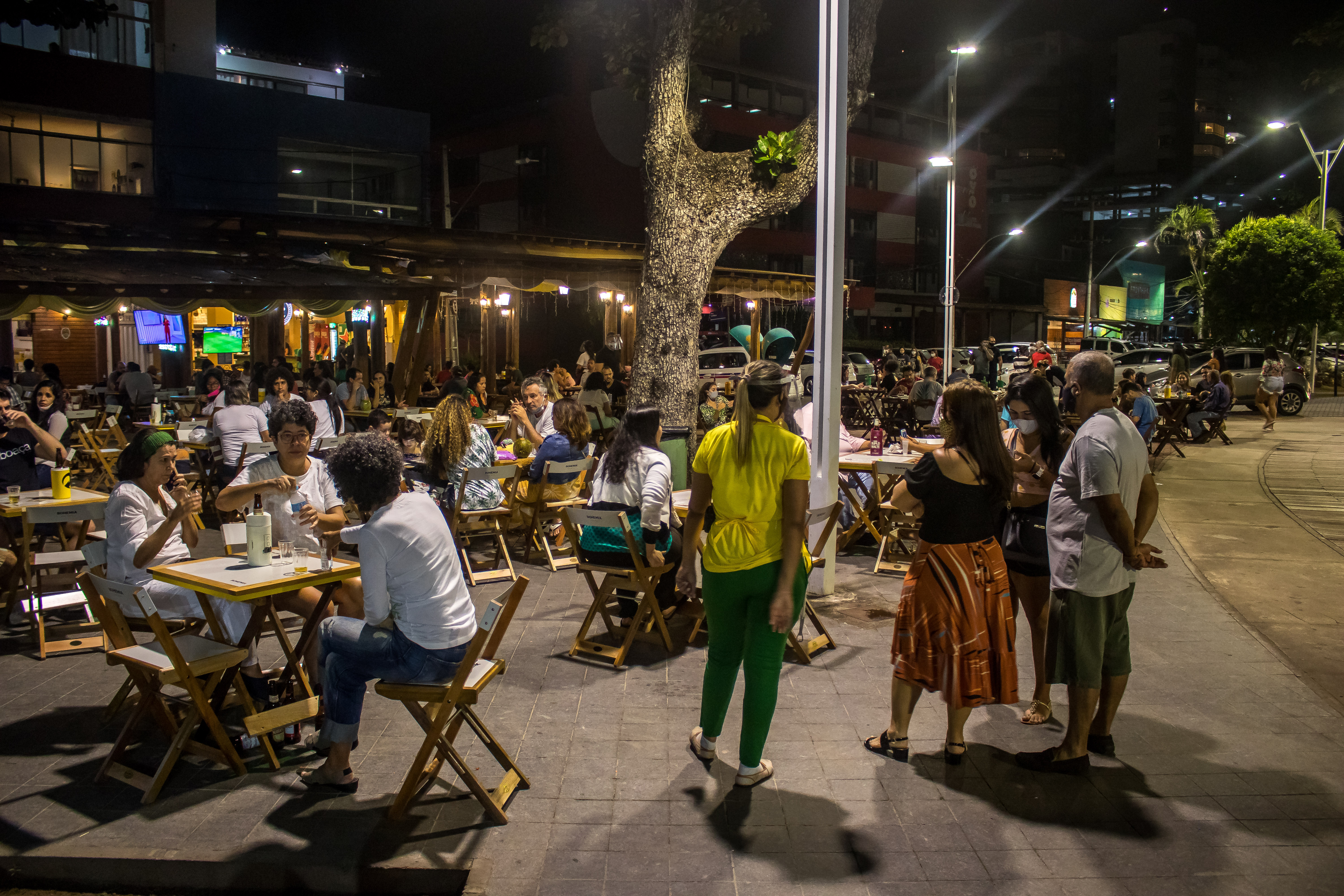 O Largo da Mariquita, no Rio Vermelho, estava tomado de consumidores.