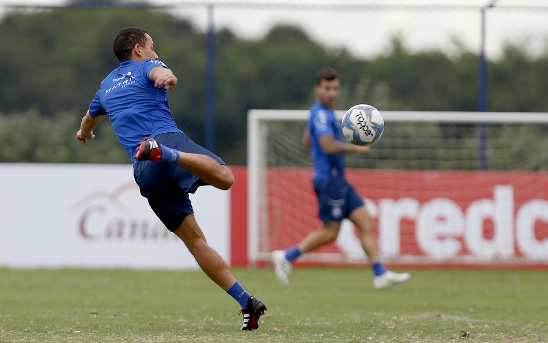 Com três gols, Rodrguinho é um dos artilheiros após o retorno das competições