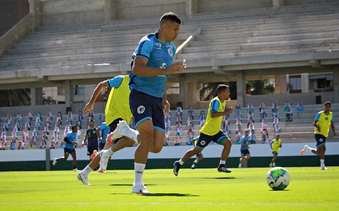 Goiás tem mais dois jogadores com covid-19 no elenco