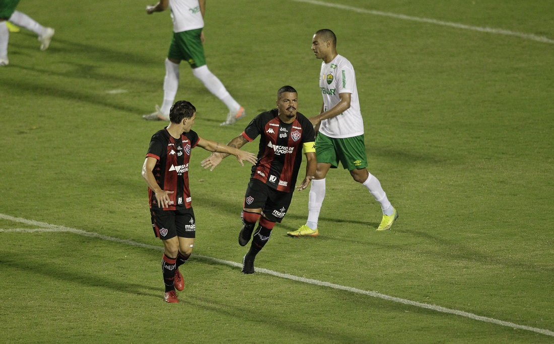 Vico e Carleto comemoram um dos gols do rubro-negro