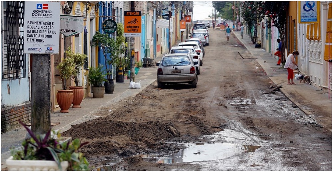 Rua Direita do Santo Antônio apresentava trechos alagados na manhã dessa segunda-feira, 28