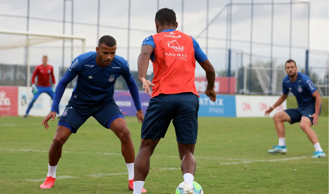 Ernando treinou entre os titulares e deve ser novidade do Bahia contra o Atlético-MG