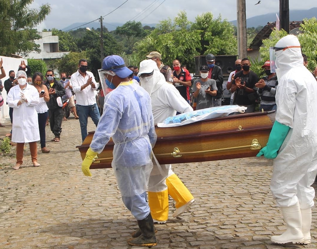 Jotinha: Famosos e amigos lamentam morte do humorista, Bahia