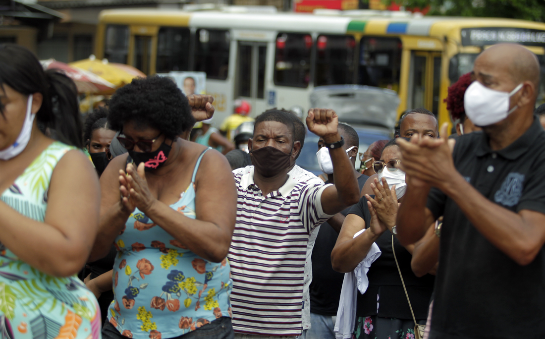 Após enterro, houve protesto de amigos e familiares de Brenda na Avenida Suburbana.